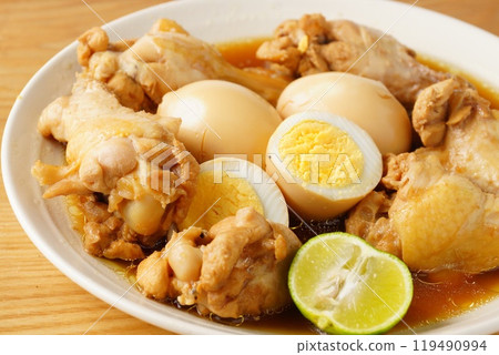 帶骨雞肉和水煮蛋 119490994