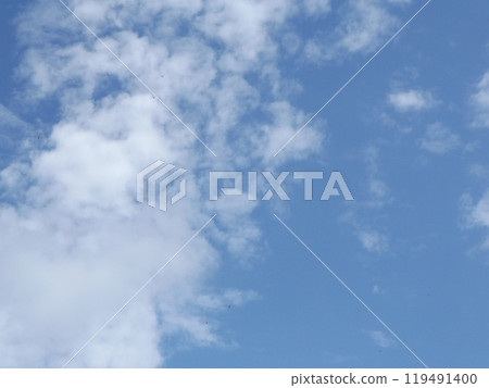 稻毛海濱公園的藍天白雲 119491400