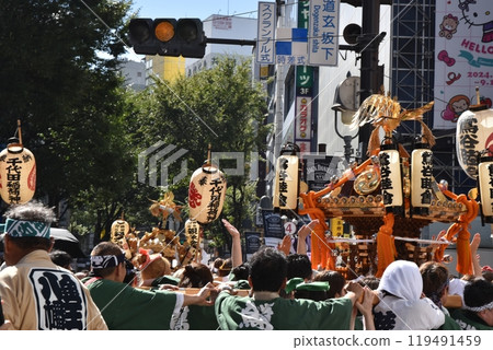 Shibuya Konno Hachiman Shrine Annual Festival on a sunny day, Tokyo Shibuya Konno Hachiman Shrine Annual Festival on a sunny day, Tokyo 119491459