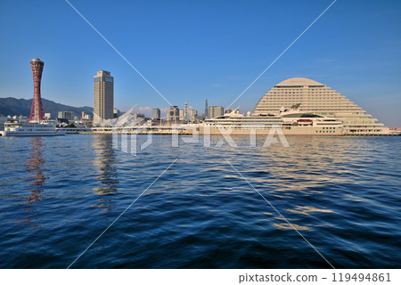 The cruise ship "Le Soléal" anchored in Kobe Port bathed in the setting sun 119494861