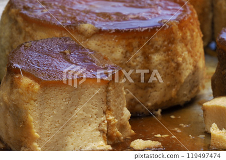 quesillo venezolano Homemade flan or Venezuelan cheese with whole caramel detail 119497474