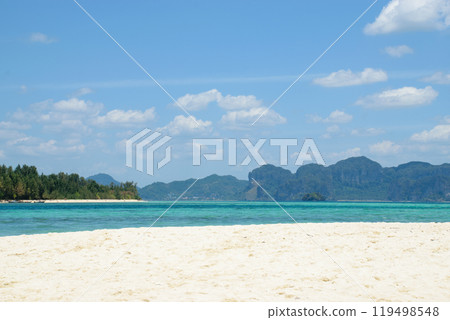 Paradisiacal Views of the beach at Poda Island, Koh Phi Phi Islands. Paradisiacal Views of the beach at Poda Island, Koh Phi Phi Islands. 119498548