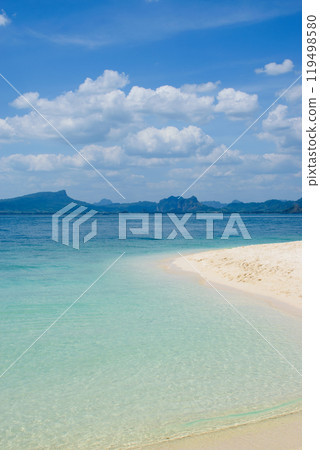 Paradisiacal Views of the beach at Poda Island, Koh Phi Phi Islands. Paradisiacal Views of the beach at Poda Island, Koh Phi Phi Islands. 119498580