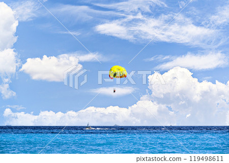Parasailing on the beach in Nice, French Riviera, Cote d'Azur, France 119498611