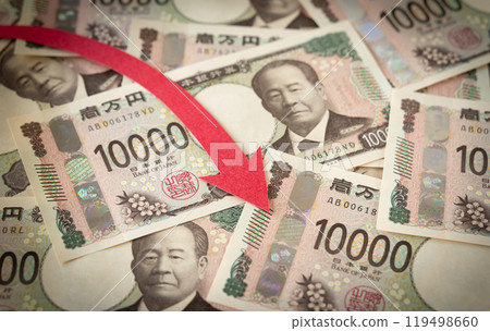 10,000日元紙幣（澀澤英一）和下降箭頭紙幣向下 119498660