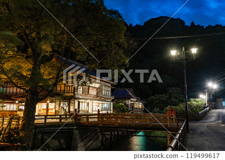 Illuminated Higashiyama Onsen town 119499617