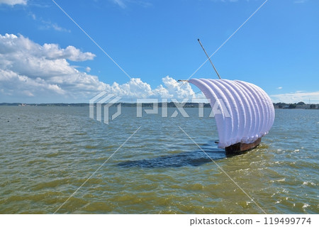 茨城縣霞浦湖陽光明亮的日子裡的帆船 119499774