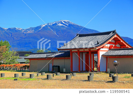 城牆遺跡（出羽國府推測地點） 鳥海山山麓的紅葉 119500541