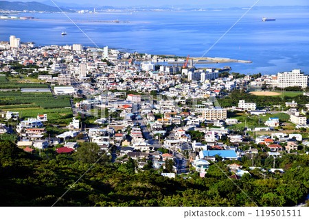 View of the Sashiki Tsuhako area in Nanjō City, Okinawa Prefecture (Nanjō City, Okinawa Prefecture) [2024.10] 119501511