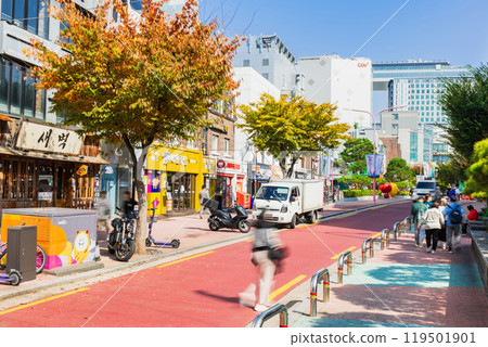 Main street in Hongdae, Seoul 119501901