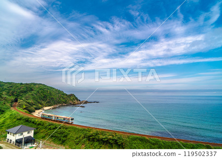 島根縣日本海行駛的電車 119502337
