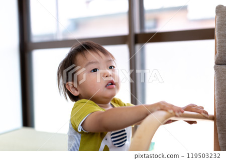 微笑的2歲男孩 119503232