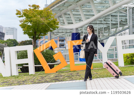 A young businesswoman pulling a suitcase on a business trip to Nagoya 119503626