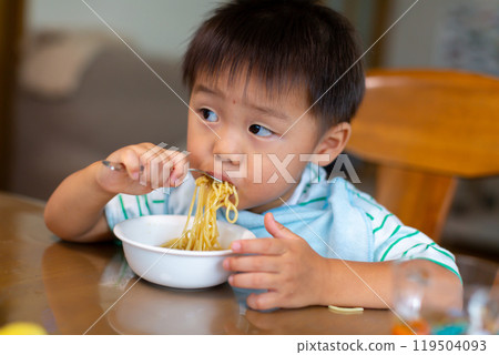 單獨吃嬰兒的餐點：嬰兒食品 119504093