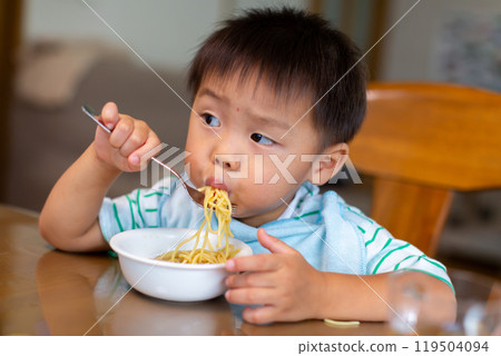 單獨吃嬰兒的餐點：嬰兒食品 119504094