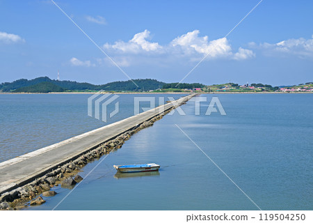 [Korea / South Jeolla Province] The seabed road connecting the 1,004 islands of Sinan County, Daejijeondo Island and Byeongbu Island 119504250