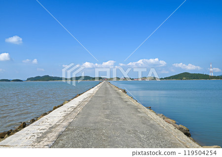 [Korea / South Jeolla Province] The seabed road connecting the 1,004 islands of Sinan County, Daejijeondo Island and Byeongbu Island 119504254