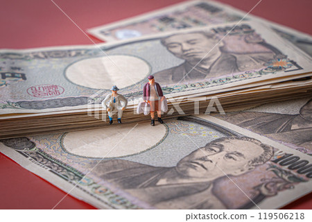 Money and miniature men and women business image Money and miniature men and women business image 119506218