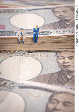 Money and miniature men and women business image 119506249