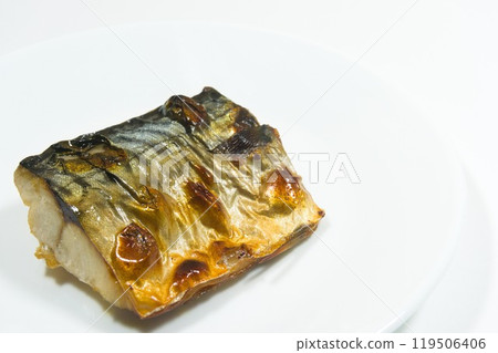 Slowly grilled salted mackerel (Scomber japonicus) 119506406