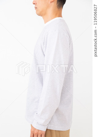 中年男子站立姿勢 中年男子站立姿勢 119506827