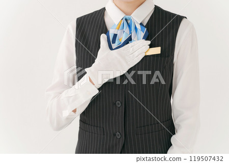 穿著辦公室衣服、戴著白手套的女人 119507432