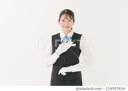 穿著辦公室衣服、戴著白手套的女人 穿著辦公室衣服、戴著白手套的女人 119507434