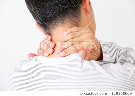 中年男子頸部疼痛 119508609