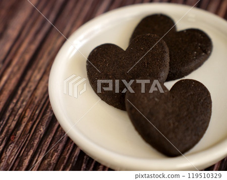 Heart shaped cocoa cookies 119510329