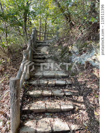 Seven steps from the Narii trailhead on Mt. Takagoi (Kakogawa City, Hyogo Prefecture) Seven steps from the Narii trailhead on Mt. Takagoi (Kakogawa City, Hyogo Prefecture) 119511396