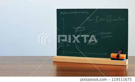 經濟學和金融工程中研究的投資理論:帶有投資組合理論圖表和公式的黑板 經濟學和金融工程中研究的投資理論:帶有投資組合理論圖表和公式的黑板 119511675