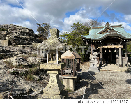 Takami Shrine on the mountaintop (Takamiyama, Kakogawa City, Hyogo Prefecture) 119511817