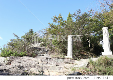 Takami Shrine on the mountaintop (Takamiyama, Kakogawa City, Hyogo Prefecture) 119511818
