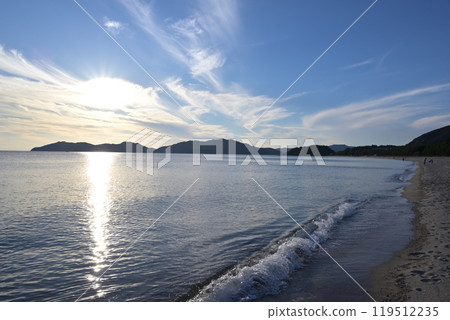 「虹濱海岸」秋日的夕陽閃閃發光②（山口縣光市） 119512235
