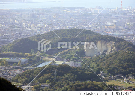 從山頂看到的高宮山龍山和寶殿野山（兵庫縣高砂市） 119512434