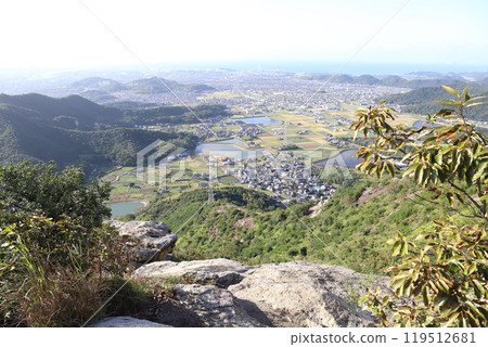 View from the summit of Mount Takagoi (Kakogawa City, Hyogo Prefecture) View from the summit of Mount Takagoi (Kakogawa City, Hyogo Prefecture) 119512681