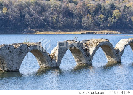 Taushubetsu River Bridge on the former Shihoro Line of the Japanese National Railways on a clear autumn day in Kamishihoro, Hokkaido Taushubetsu River Bridge on the former Shihoro Line of the Japanese National Railways on a clear autumn day in Kamishihoro, Hokkaido 119514109