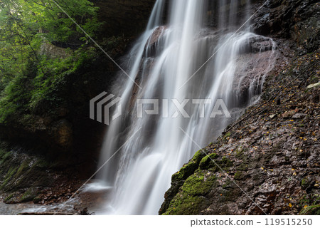 A beautiful waterfall that you can go behind: Kaminari Falls A beautiful waterfall that you can go behind: Kaminari Falls 119515250