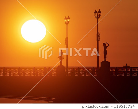 牛舞橋上的夕陽天空 119515754