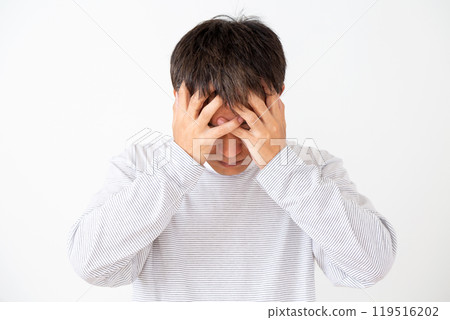 中年男子憂心忡忡 119516202