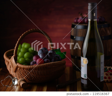 Wine and grapes 119516367