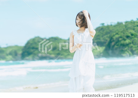 夏季清爽的少婦 夏季清爽的少婦 119517513