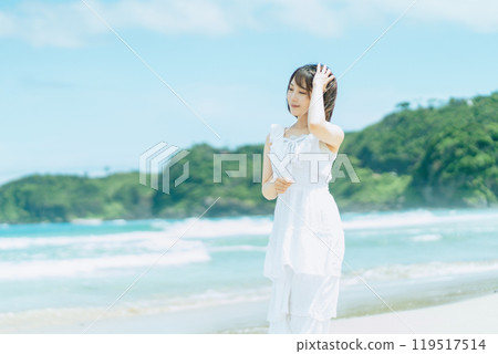 夏季清爽的少婦 119517514