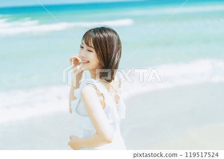 夏季清爽的少婦 夏季清爽的少婦 119517524