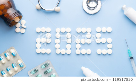 Happy New Year banner for medical theme. Number 2025 made by white pills spilling out of brown glass bottle on blue background. Creative idea for health care, medical and pharmacy concept. 119517830