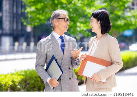 Senior office worker in an office district Senior office worker in an office district 119518441