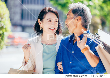 Senior couple enjoying shopping 119518458