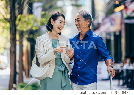 Senior couple traveling Senior couple traveling 119518484