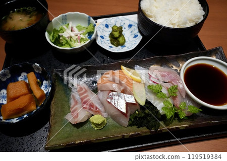 刺身/生魚片套餐 119519384