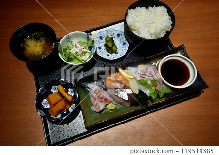 Sashimi meal set 119519385